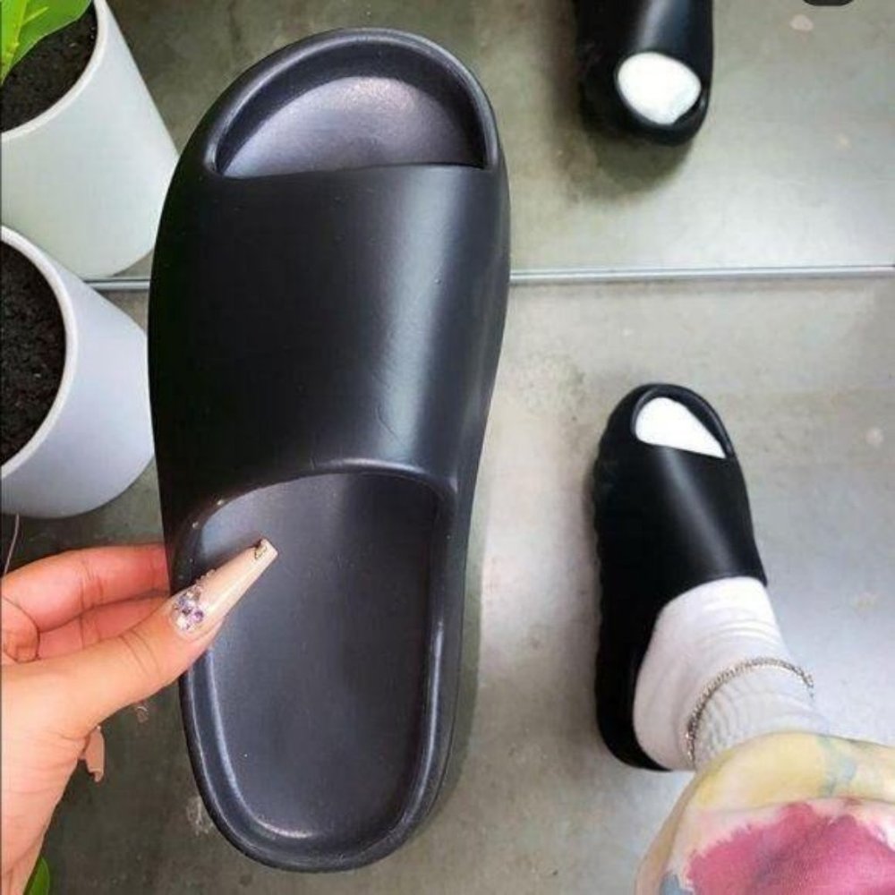 Lounge Slide Sandal in Black - Picture 8 of 9